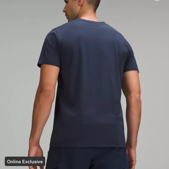 lululemon Fundamental V-Neck T-Shirt Size M - Picture 3 of 11